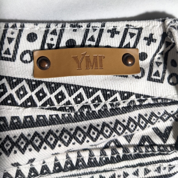 YMI Be True To You 7 Lowrise Bootie Short Black White Aztec Cross Heart Printed - Picture 8 of 11